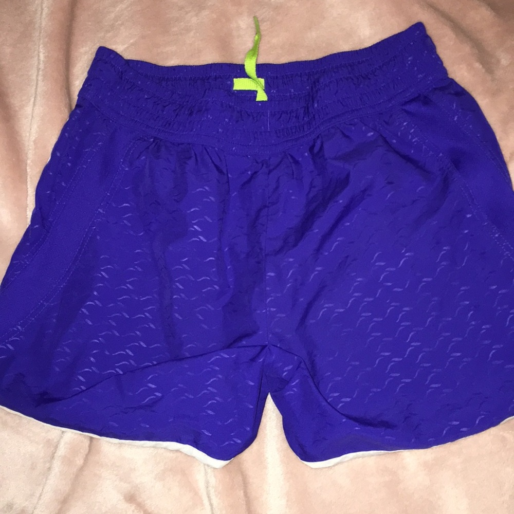 super cute purple shorts !